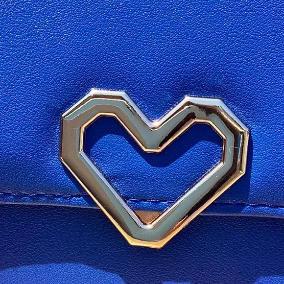 Unbranded Blue Bag With Heart Shaped Decorative Heart Shaped Snap. - Picture 2 of 10